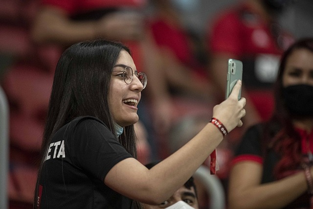 欢声笑语中 欢声笑语中